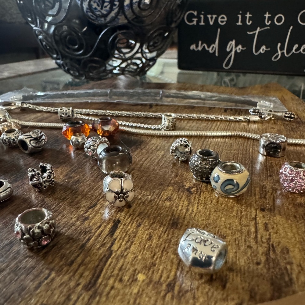 Bracelet with charms - Picture 6 of 14